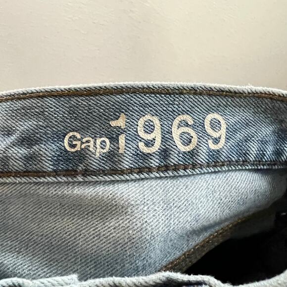 Gap 1969 Sexy Boyfriend Mid Rise Jeans Women's 26 Light Wash Cotton Cropped - Picture 6 of 7